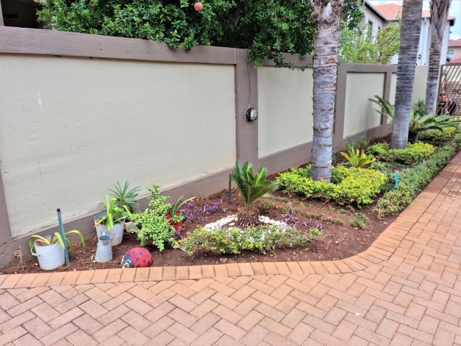 5 Bedroom Property for Sale in Melodie North West